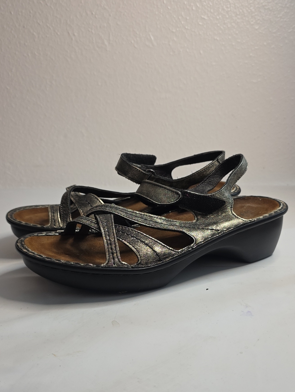 NAOT METALLIC STRAPPY COMFY SANDALS HOOK/LOOP CLOSURE LADIES 40 VGUC NICE CLEAN